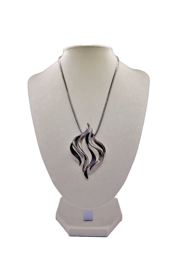 Collier Ikita flammes émaillées noires