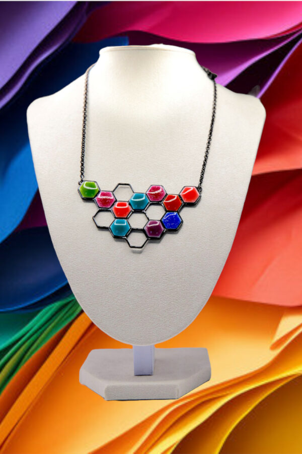 Hexagones chromatiques sur fond