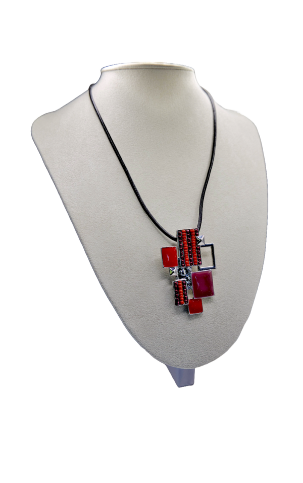 Collier Ikita Eclats rouge et noir1