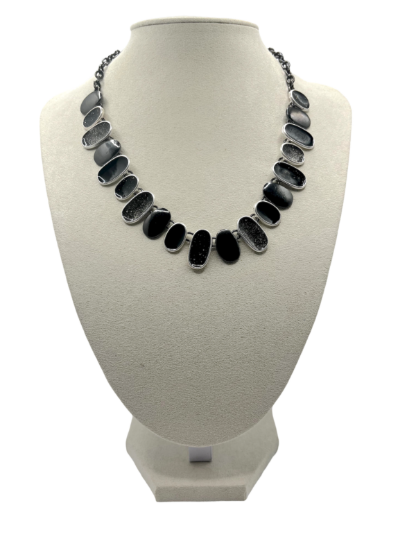 collier eclats ovales noir